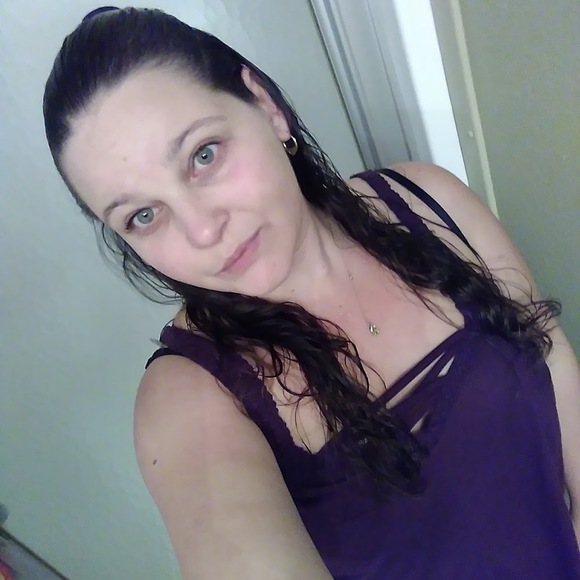 Meet your Posher, Laura - Picture 1 of 1